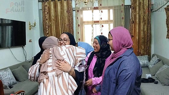 حضن-من-مريم-لخالتها حضن-من-مريم-لخالتها