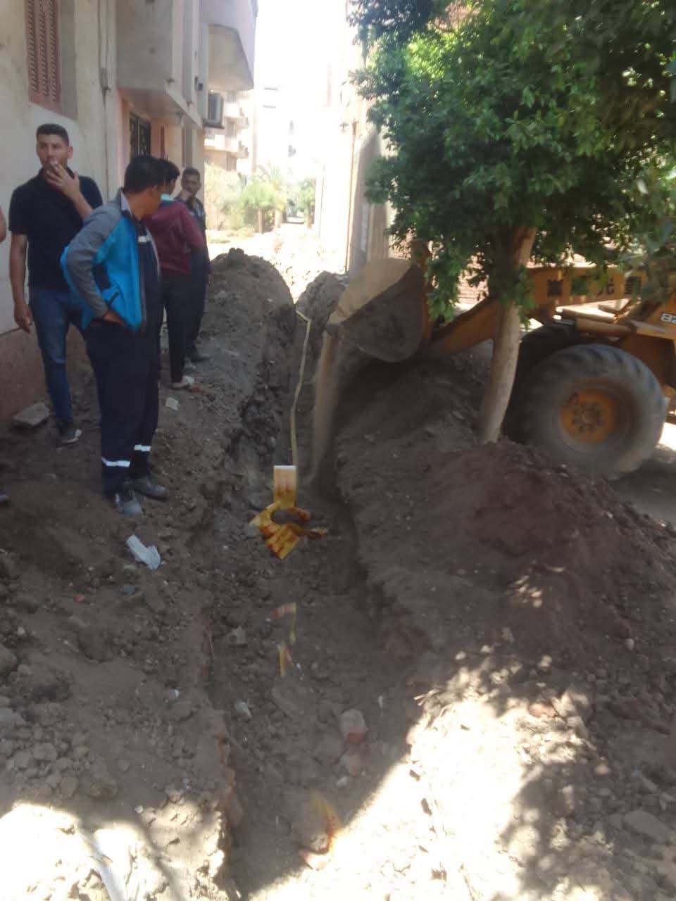 الحفر بالشوارع لتوصيل الغاز