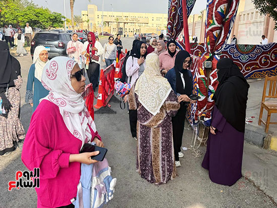 انتظار دخول الامتحان انتظار دخول الامتحان