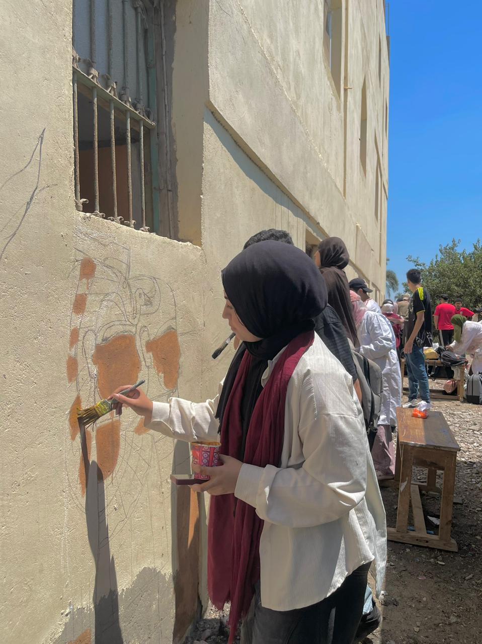 شباب رسمة بسمة يجملون الشوارع