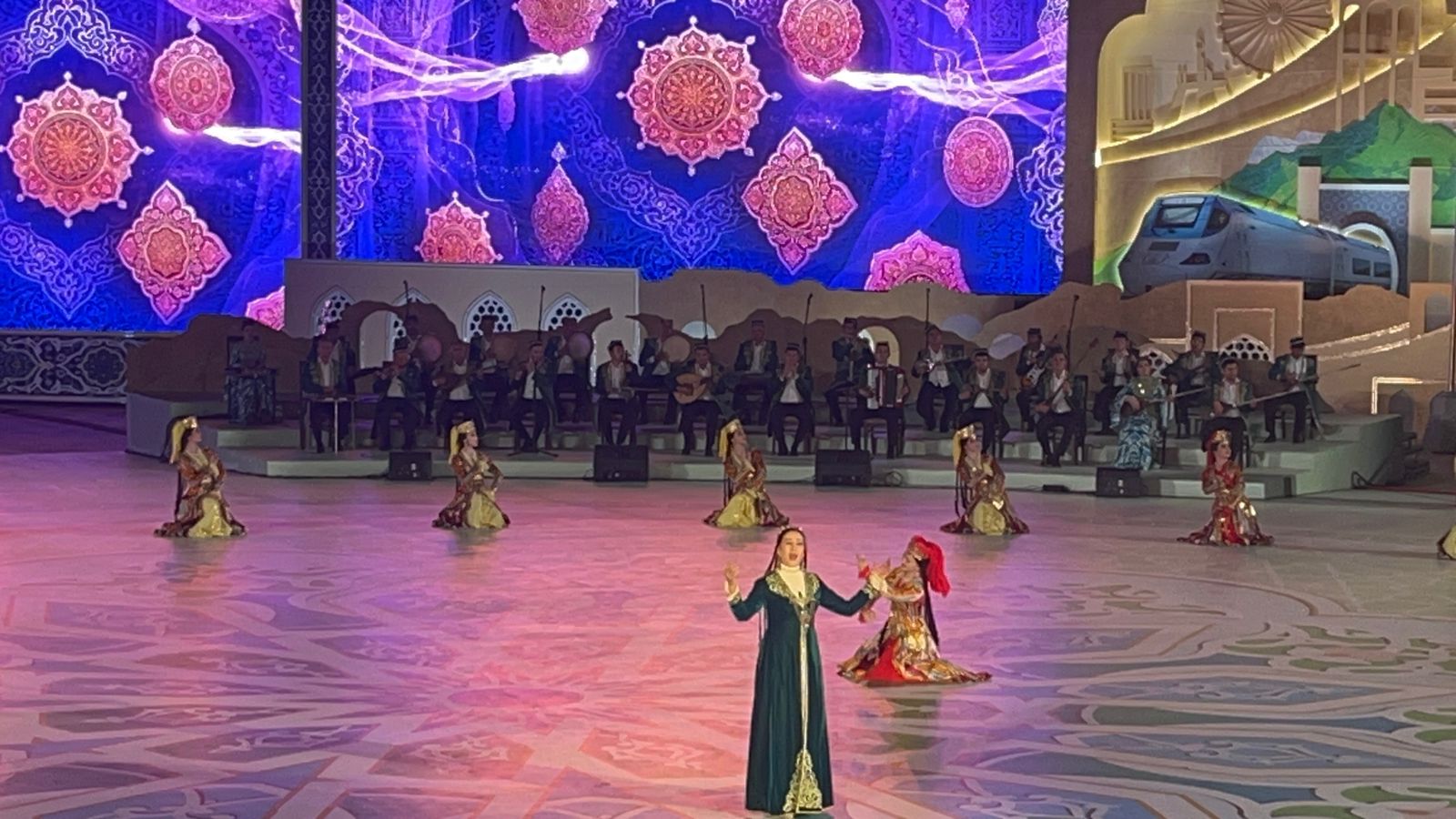 إحدى أشهر مطربات أوزبكستان