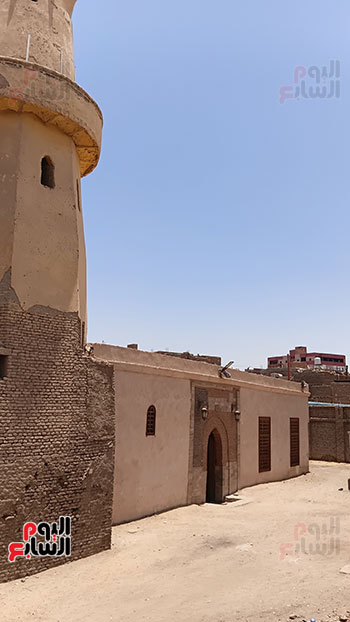 من-الخارج
