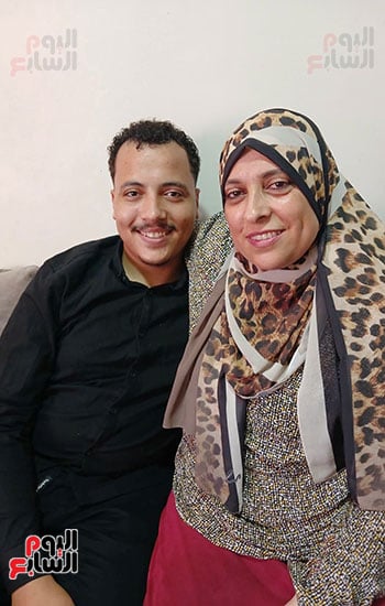 محمد-مع-والدته-حاليا