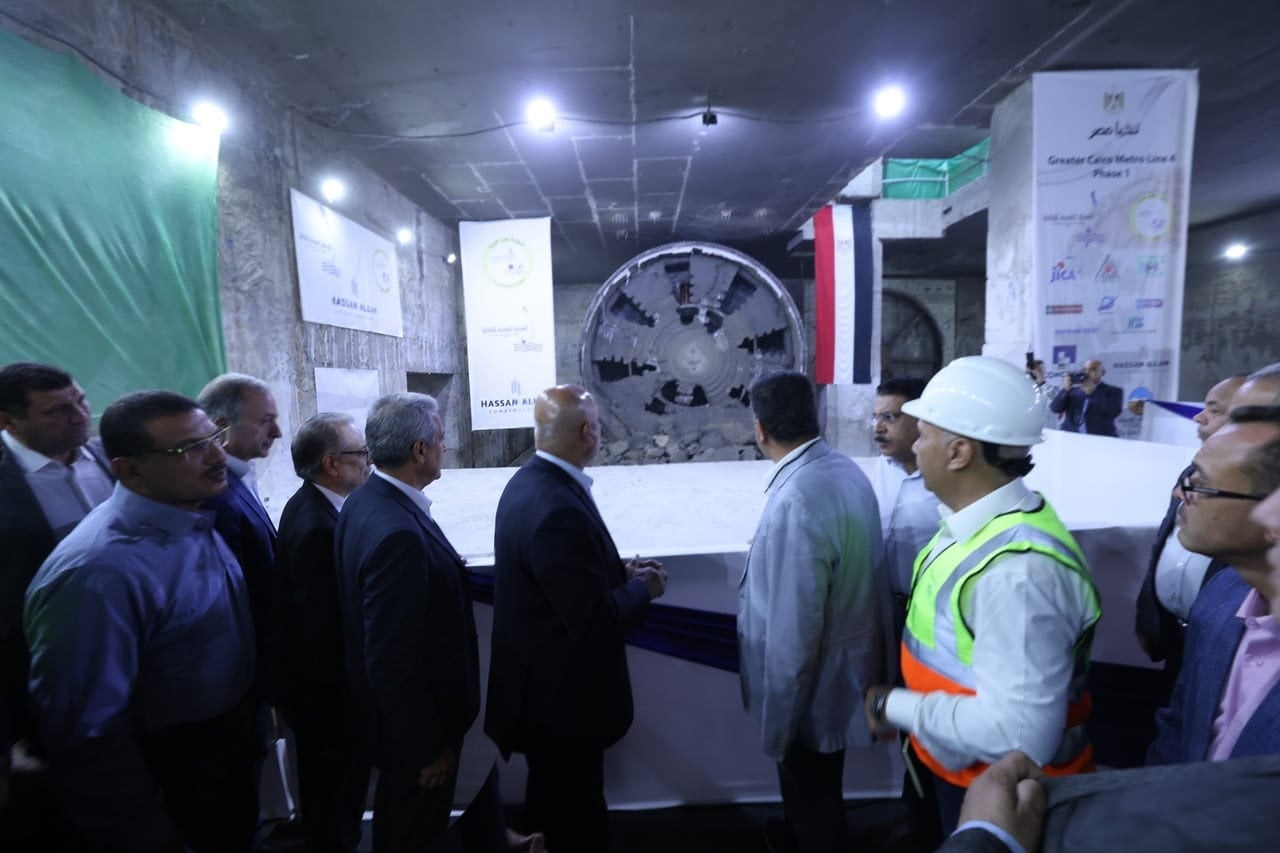 ​وزير النقل يشهد خروج ماكينة الحفر النفقي الثانية 