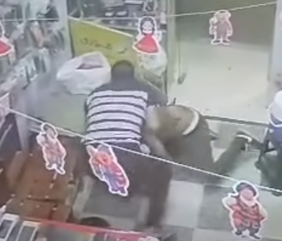 المجني عليه يقاوم المتهم