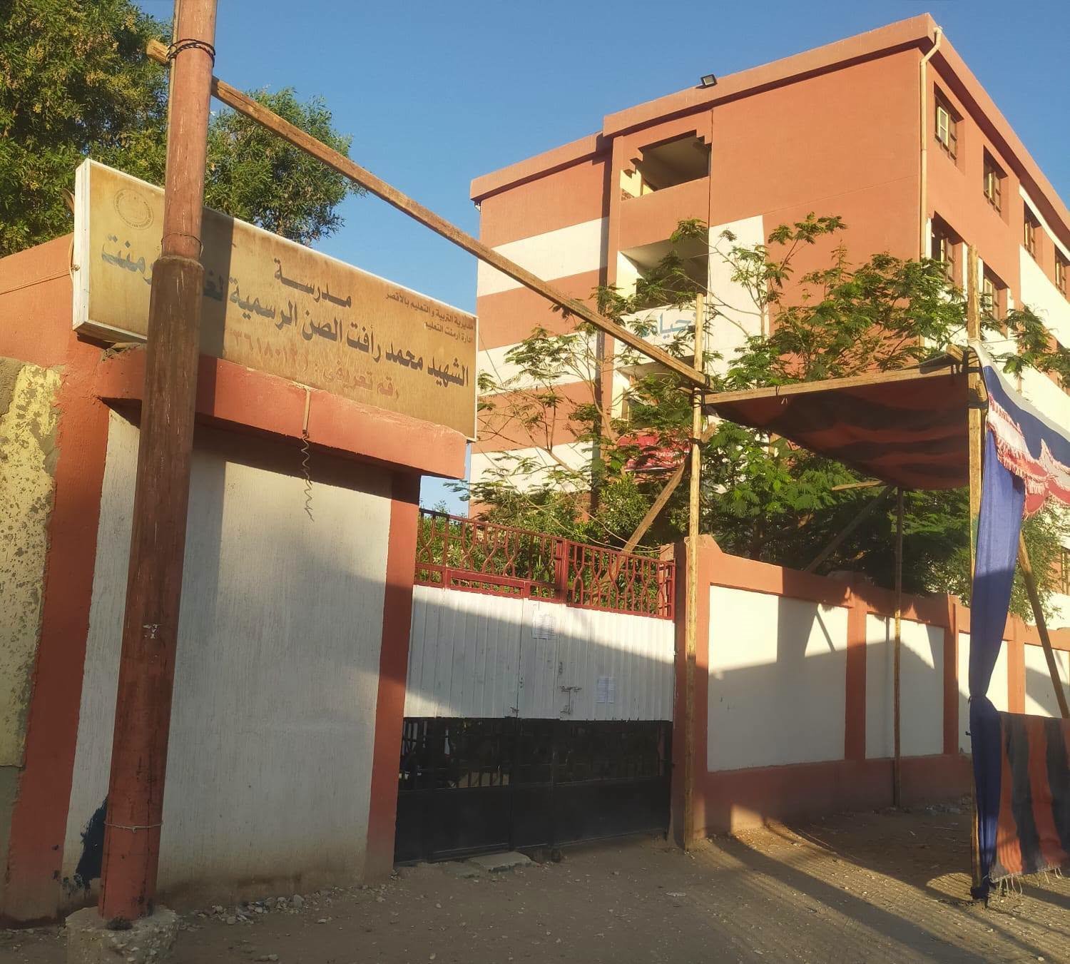جانب من توفير مظلات لدعم طلبة الثانوية العامة