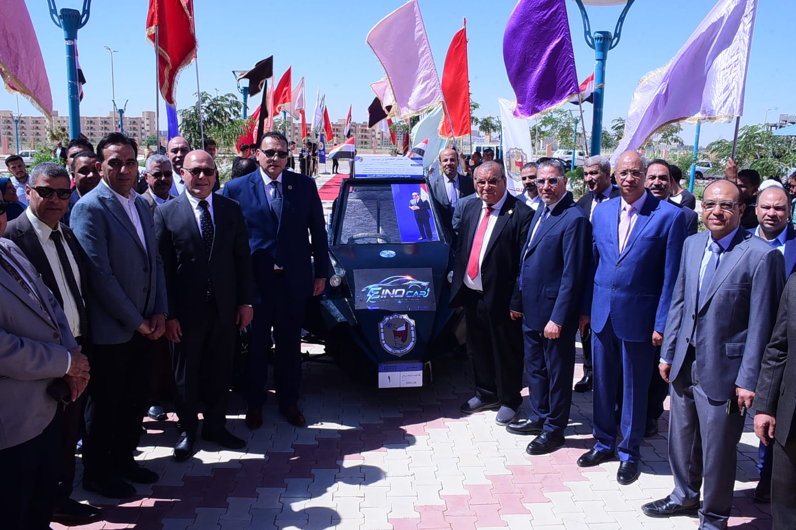 رئيس الجامعة والسيارة المبتكرة