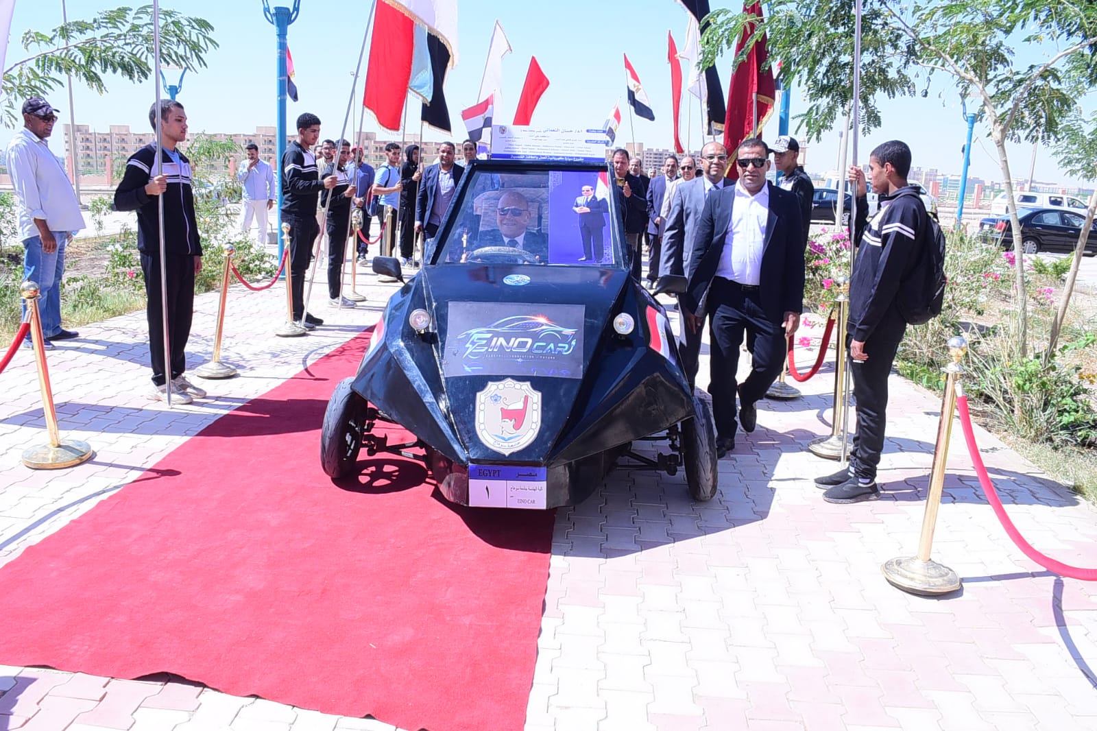 السيارة بالحرم الجامعى