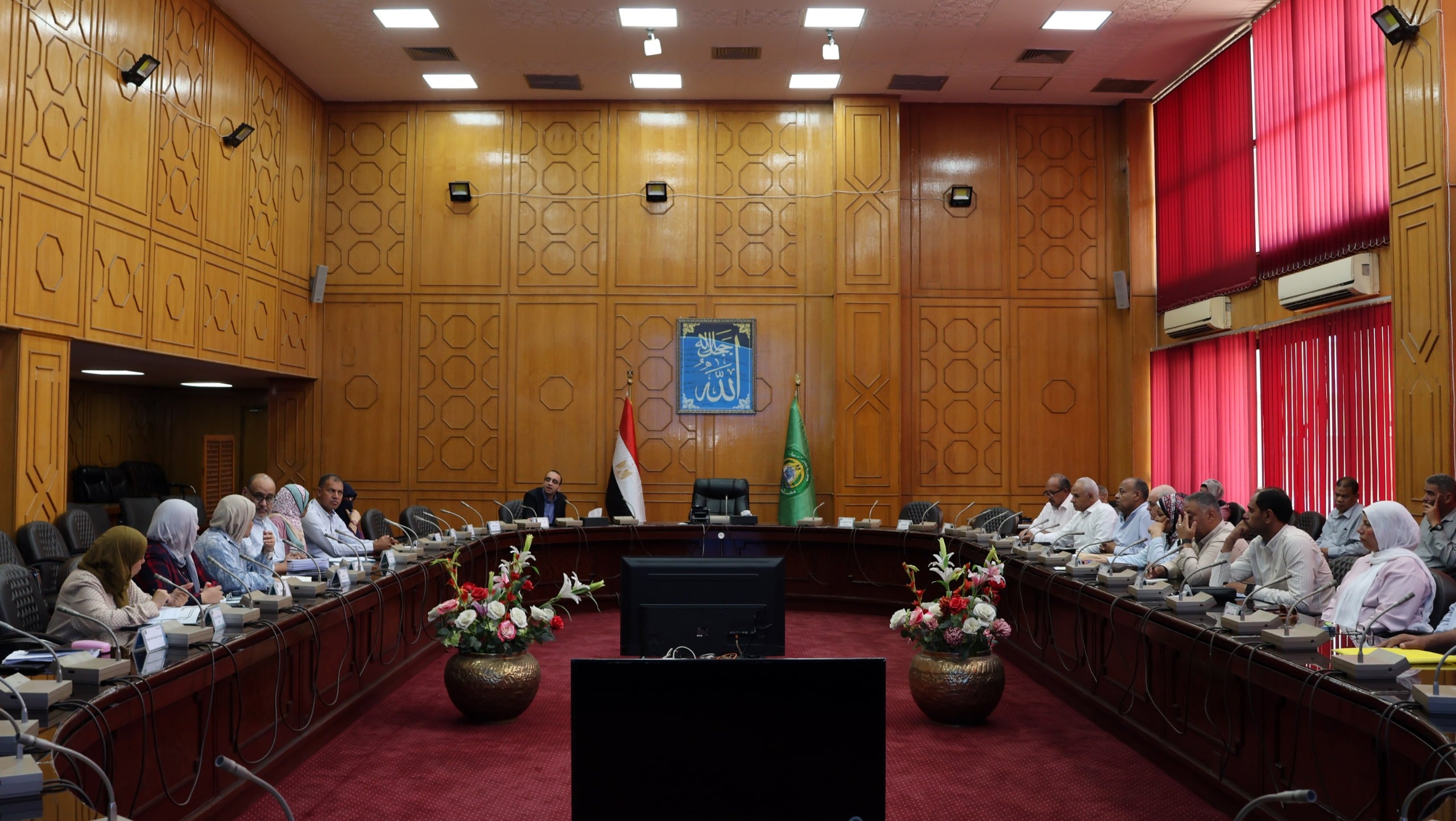عقد الاجتماع