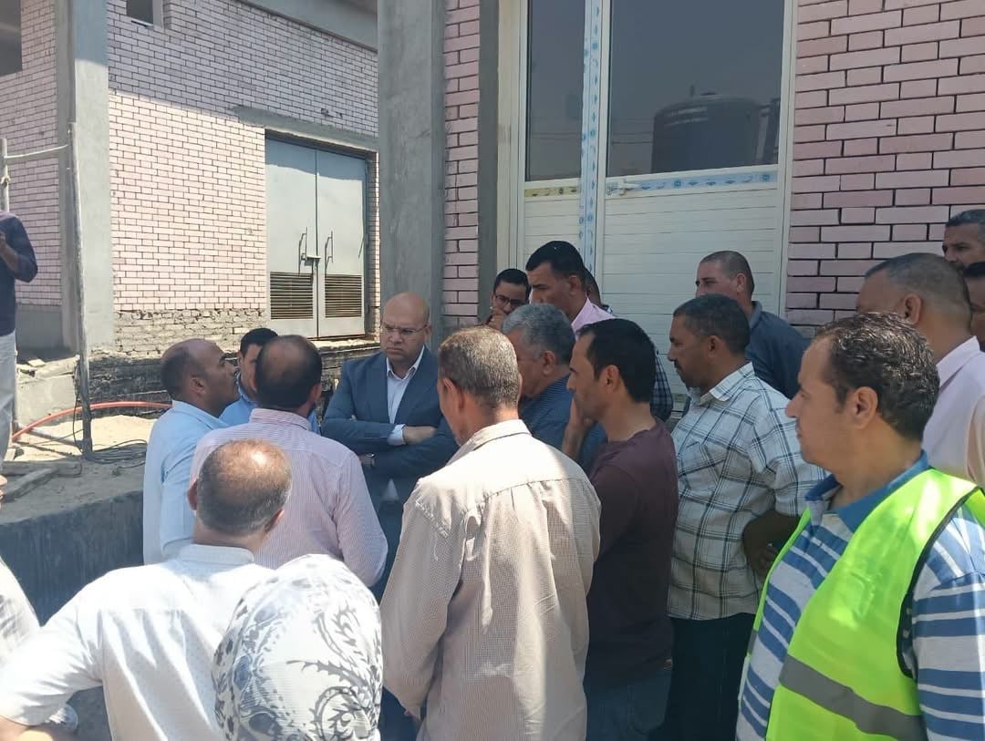 محافظ الجيزة فى قرية الرهاوي (2)