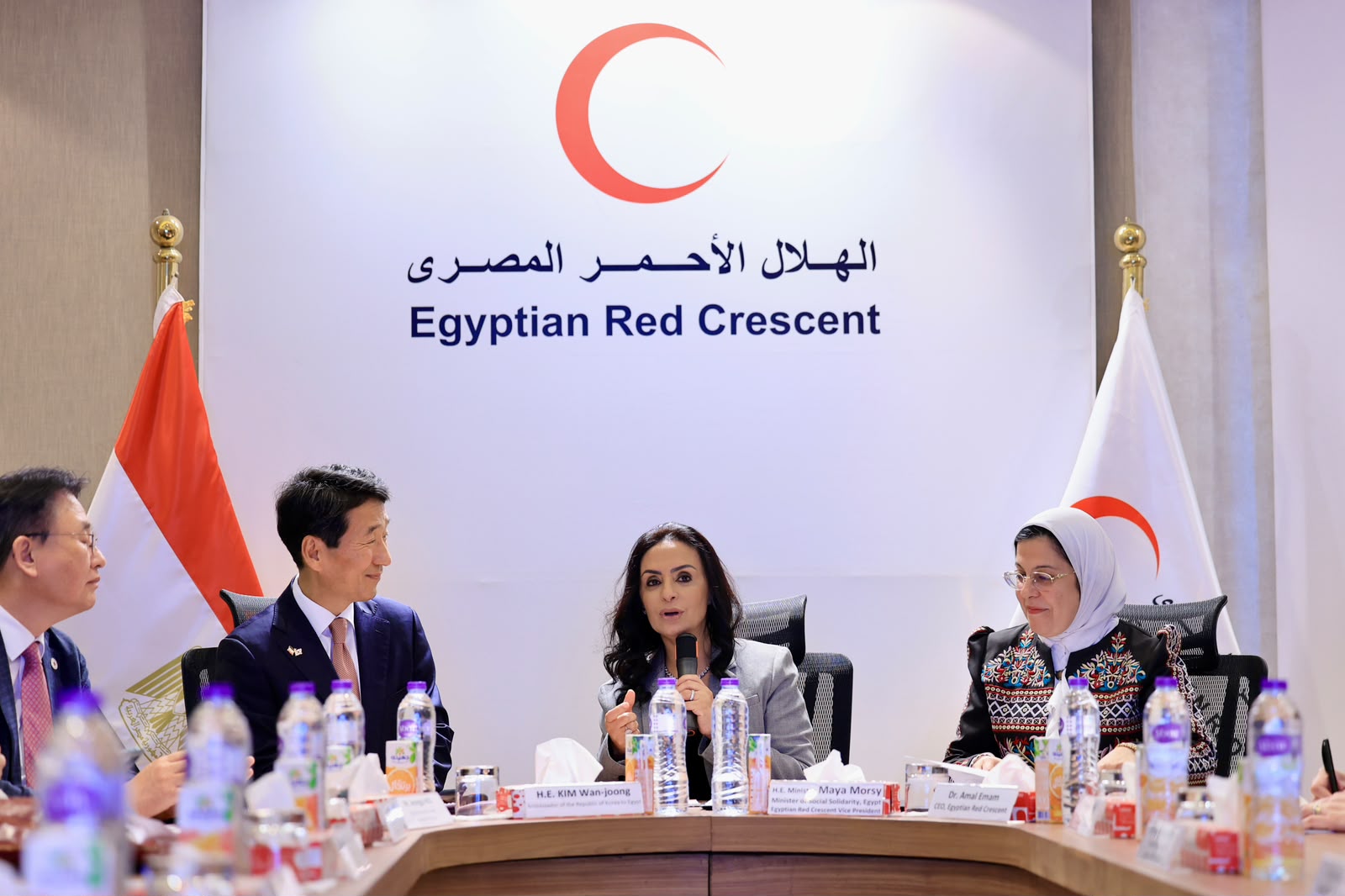 خلال توقيع توقيع مذكرة تفاهم لتنفيذ مشروع مساعدة الفلسطينيين بقطاع غزة والمتواجدين في مصر