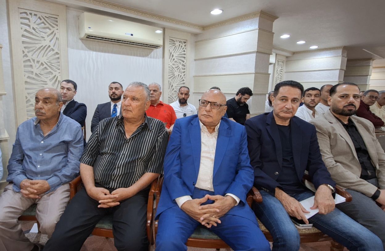 الحضور خلال الاجتماع