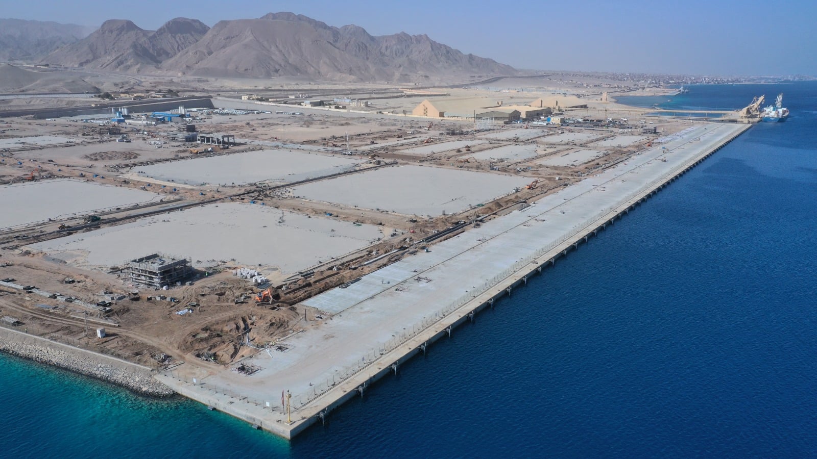 اعمال التطوير بالموانئ