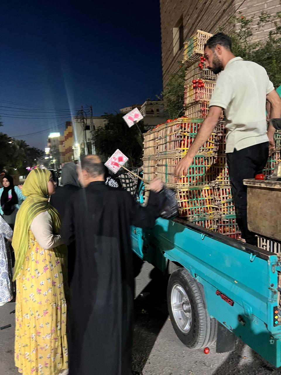 بيع الطماطم للجمهور ب10 جنيهات