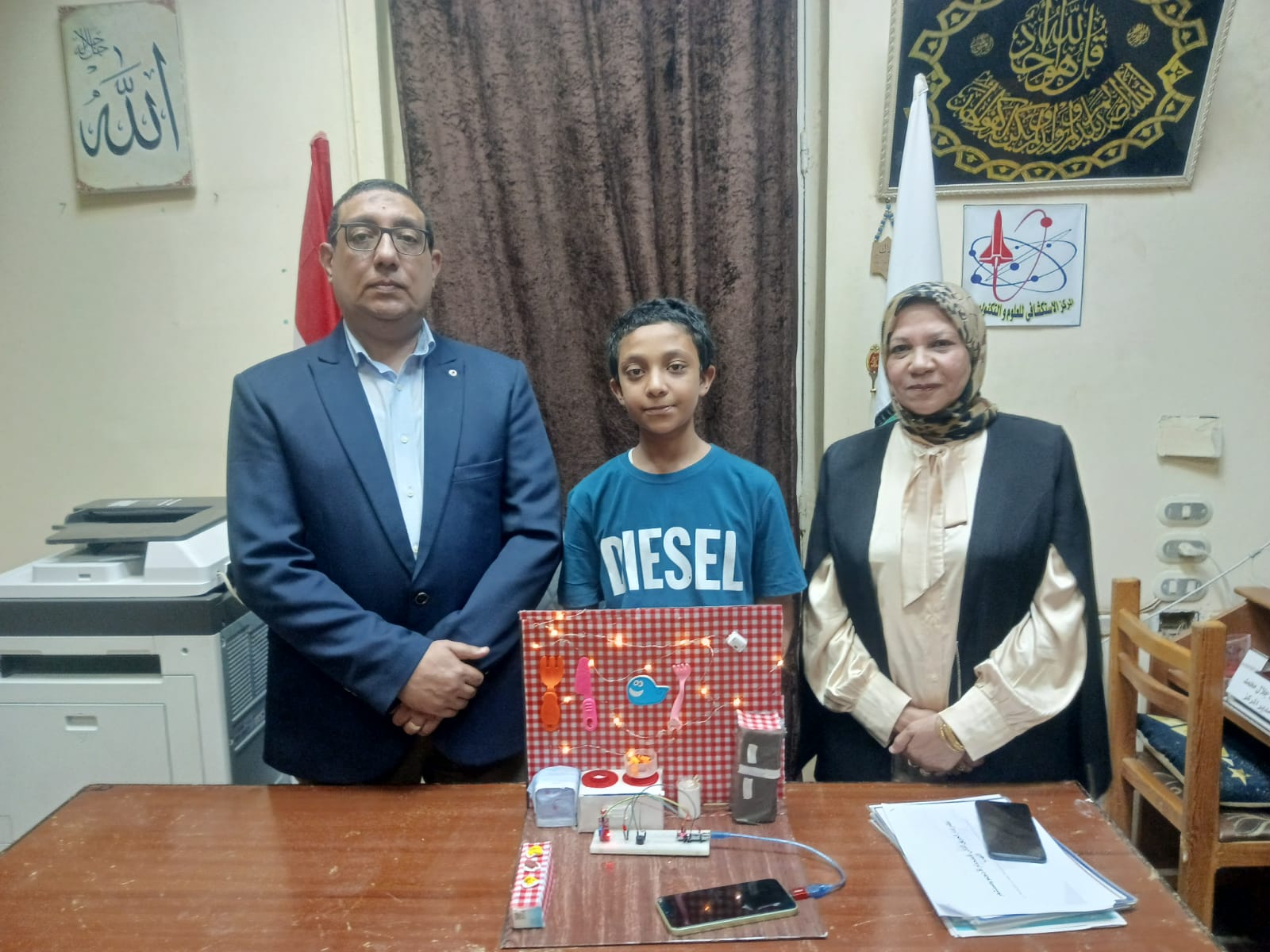 عبد الرحمن مع مدير الشؤون التنفيذية بالمديرية عبد الرحمن مع مدير الشؤون التنفيذية بالمديرية