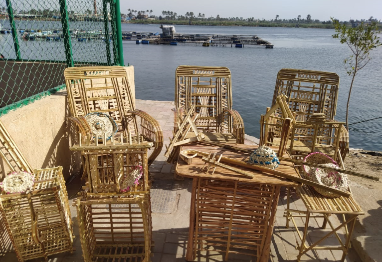 صناعة الكراسي من جريد النخل