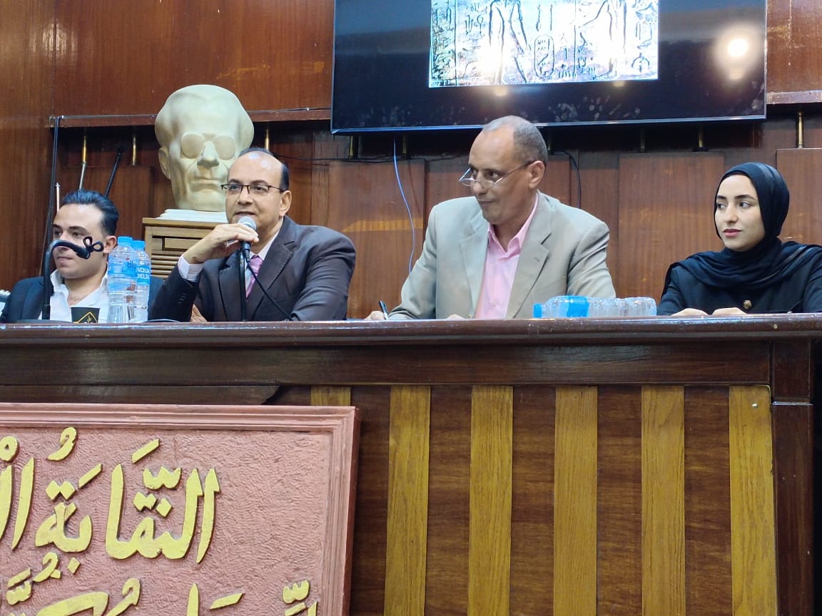 المتحدثين بالندوة المتحدثين بالندوة