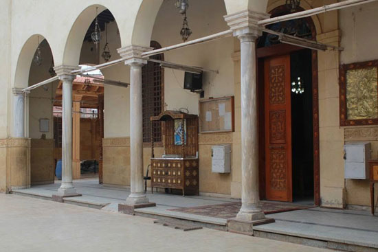 مدخل الكنيسة مدخل الكنيسة