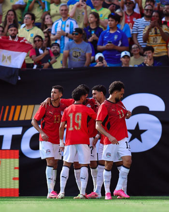 لاعبى منتخب مصر يحتفلون بهدف زيكو