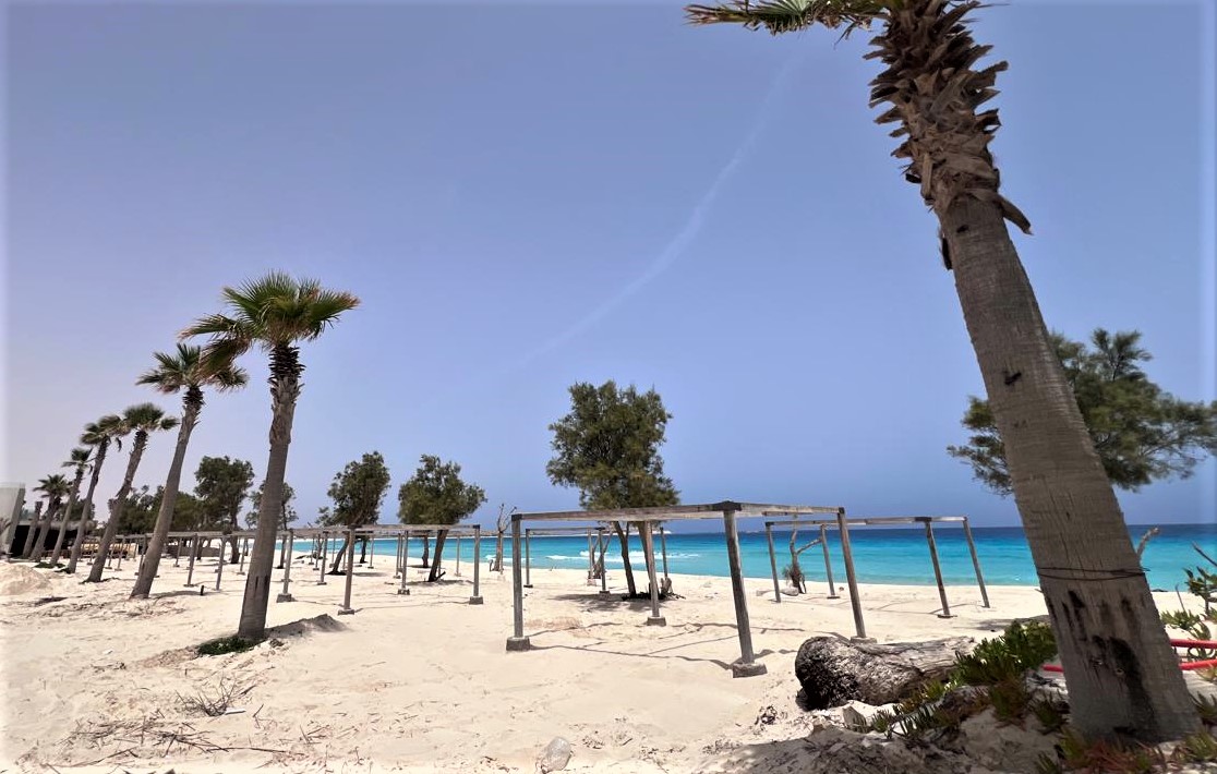 شواطئ مطروح تفتح احضانها لعشاقها
