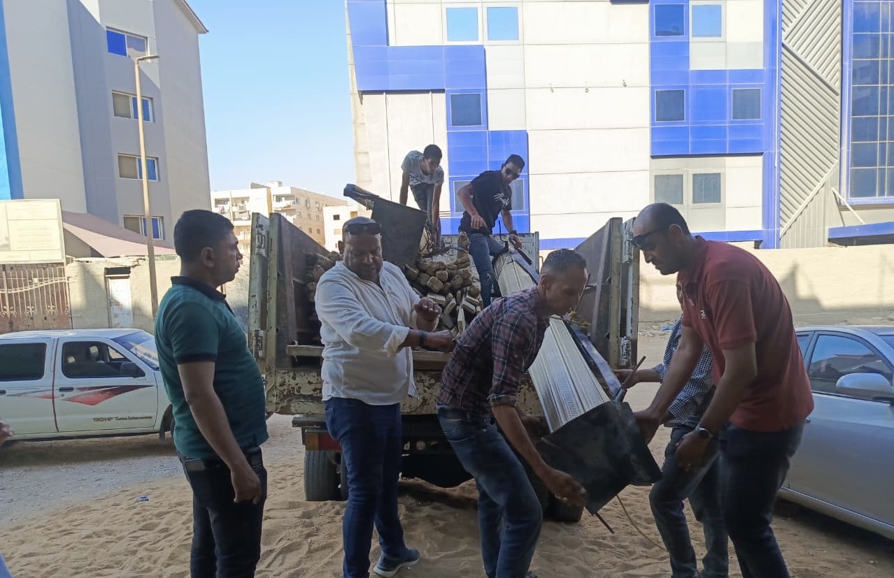 جانب من عمليات الإزالة 