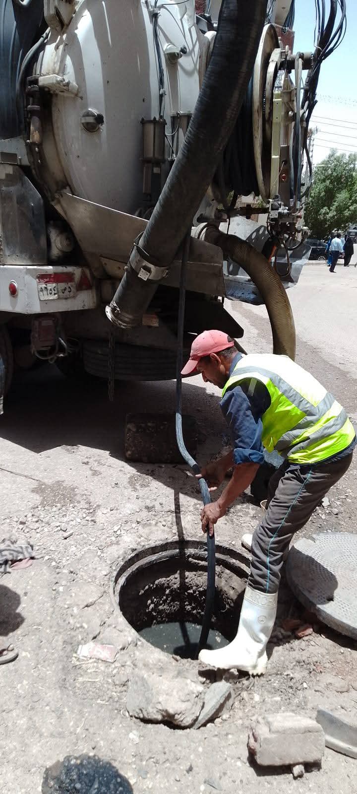 أعمال التطهير بطريق السادات