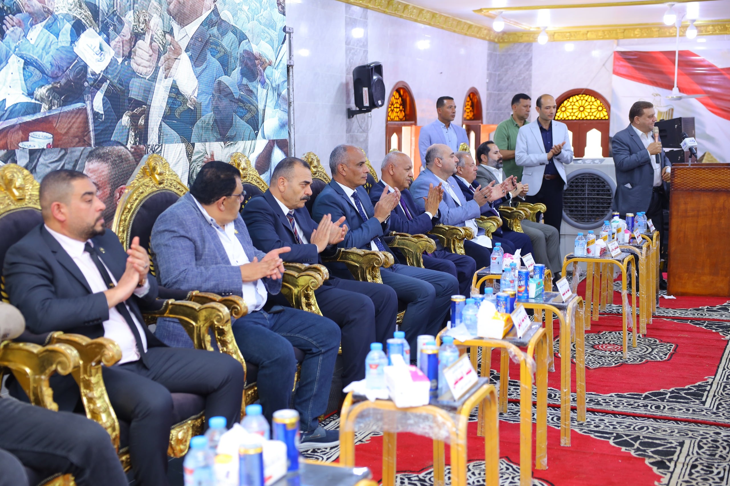 الحضور بالمؤتمر
