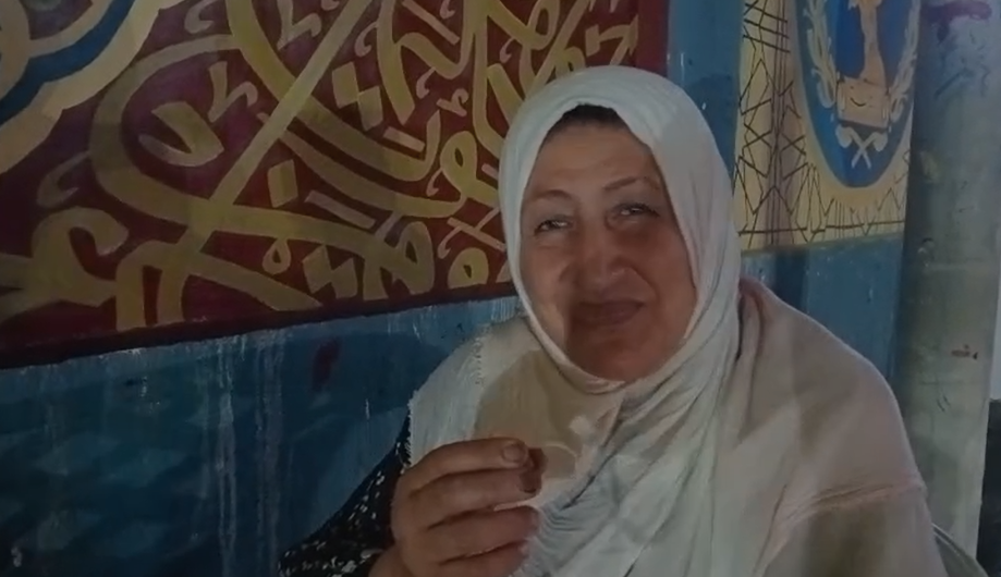 والدة طالبة سعيده بمشاركة نجلتها