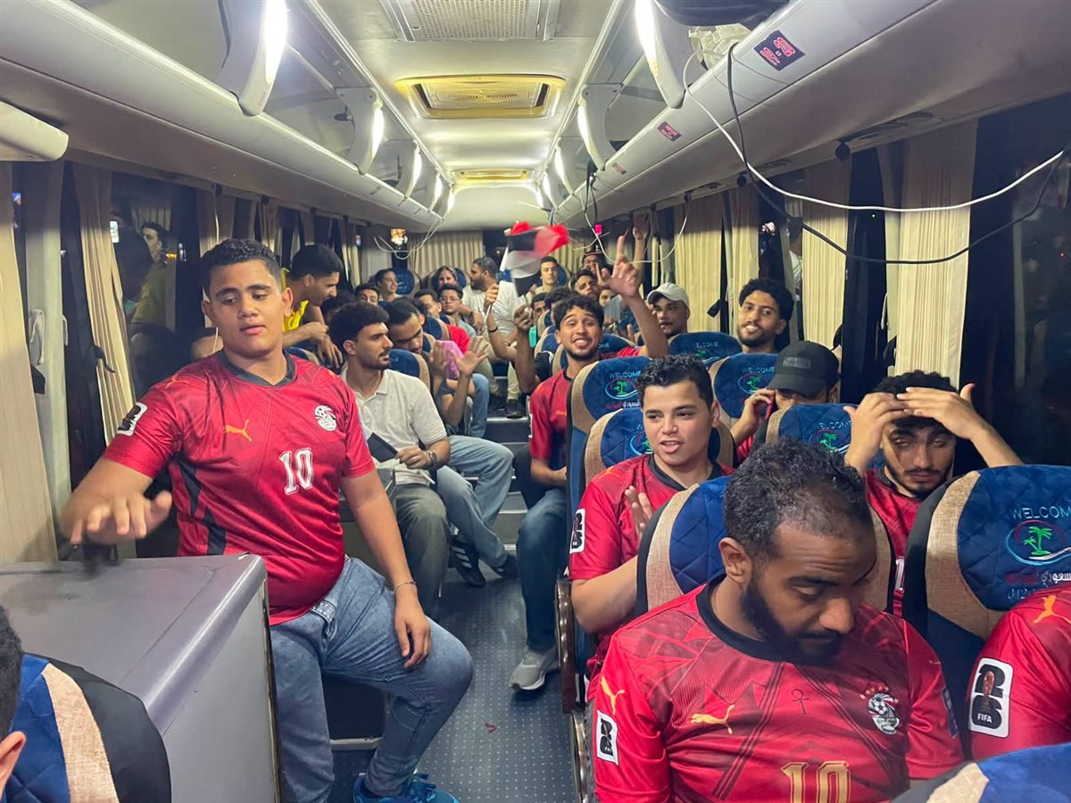 توافد الجماهير على مدينة العلمين الجديدة 