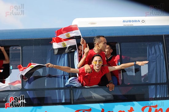 جماهير من كل الفئات تستقبل المنتخب جماهير من كل الفئات تستقبل المنتخب