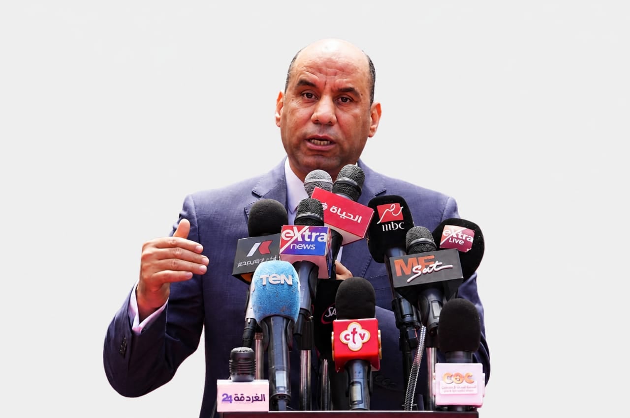 حسن الرداد وزير العمل حسن الرداد وزير العمل