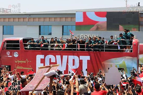 حافلة مكشوفة تقل لاعبى المنتخب حافلة مكشوفة تقل لاعبى المنتخب