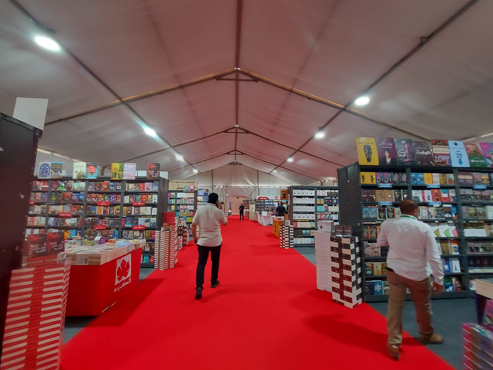 اكثر من  80 دار نشر
