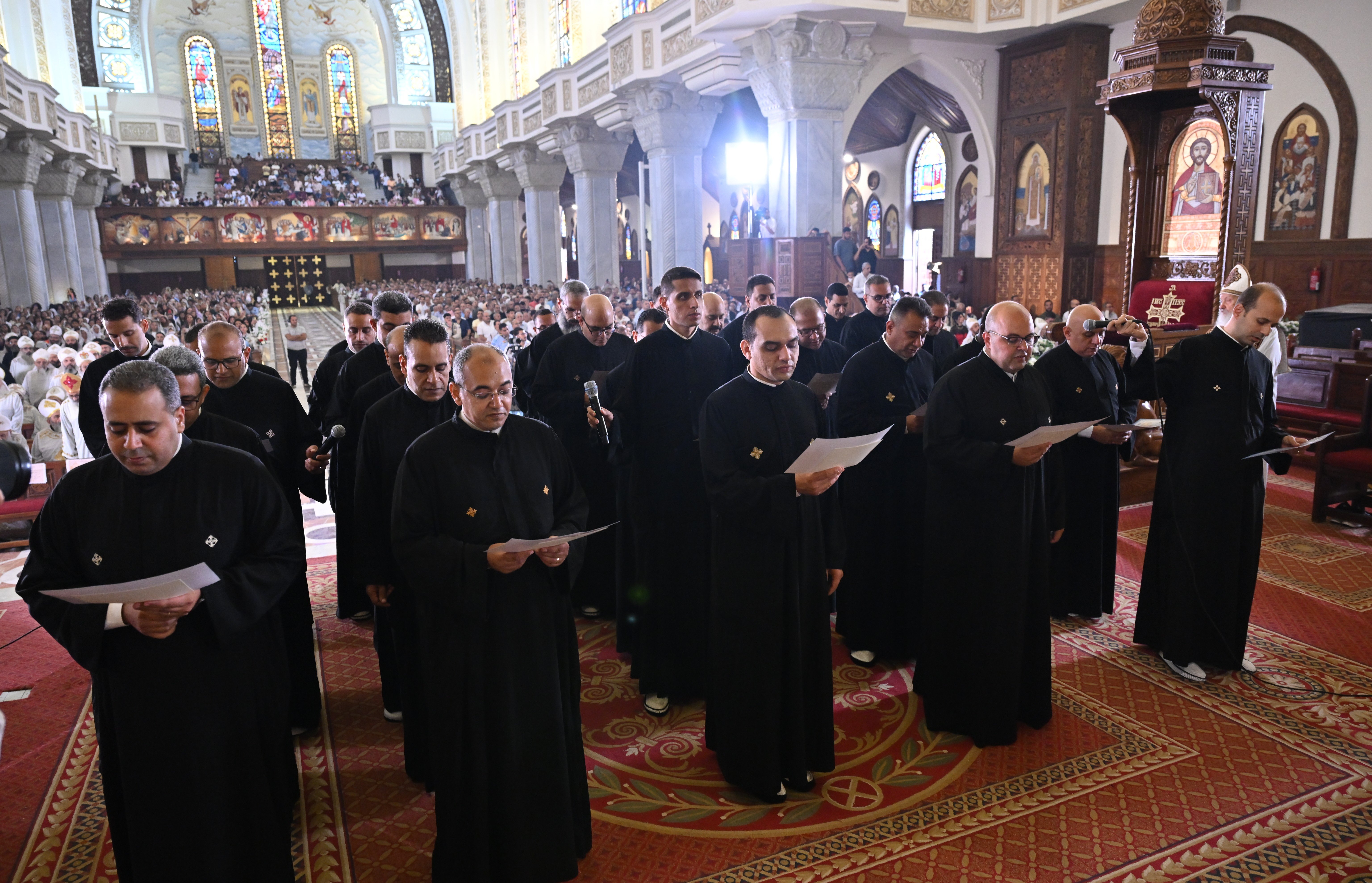 الآباء الكهنة الجدد الآباء الكهنة الجدد