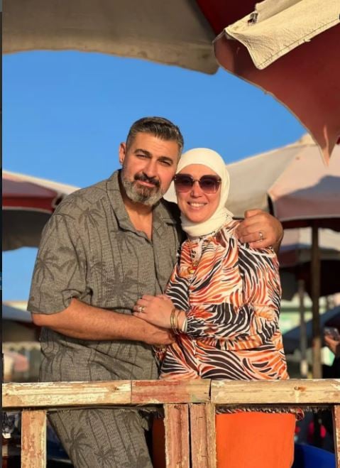النجم ياسر جلال وزوجته