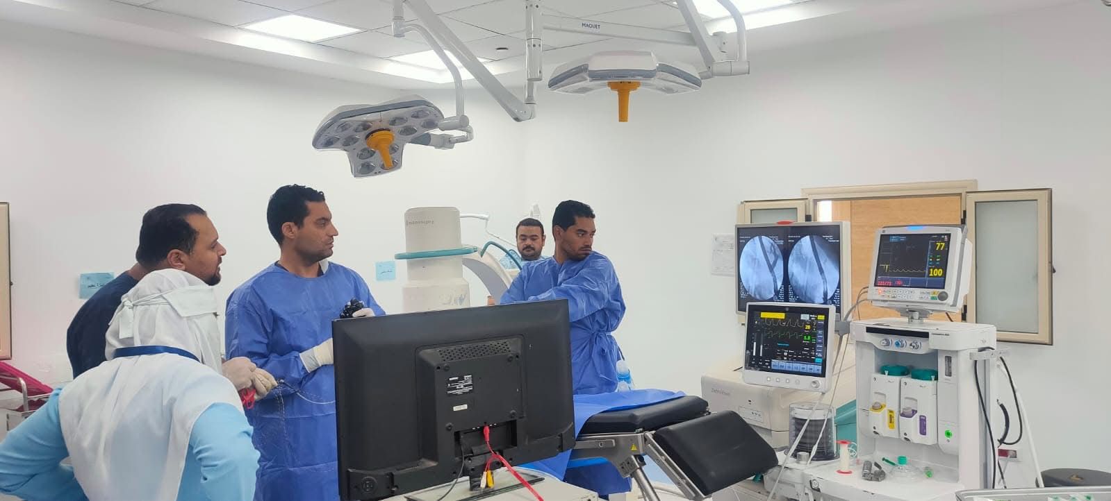 جانب من اجراء العمليات الجراحية