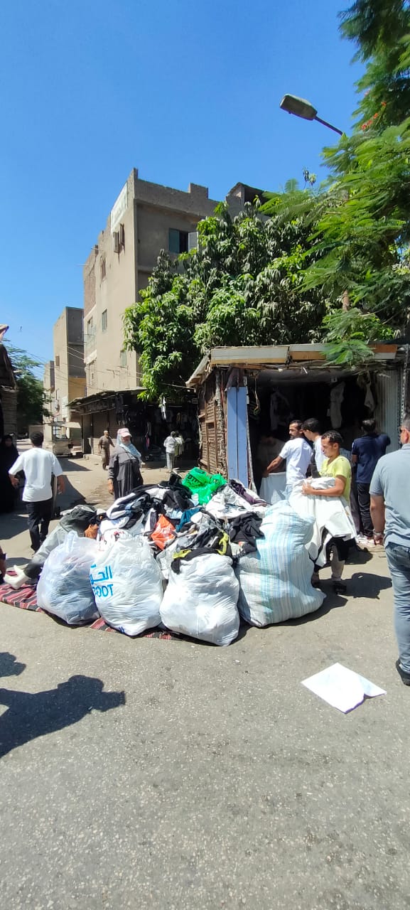 حملات فى إمبابة لرفع المخلفات والإشغالات (2)