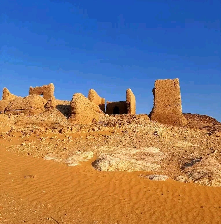 معابد مبنية من الحجر الرملى