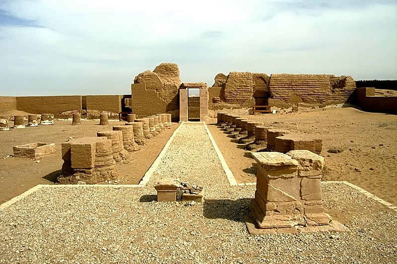 طريق الكباش فى معبد دير الحجر
