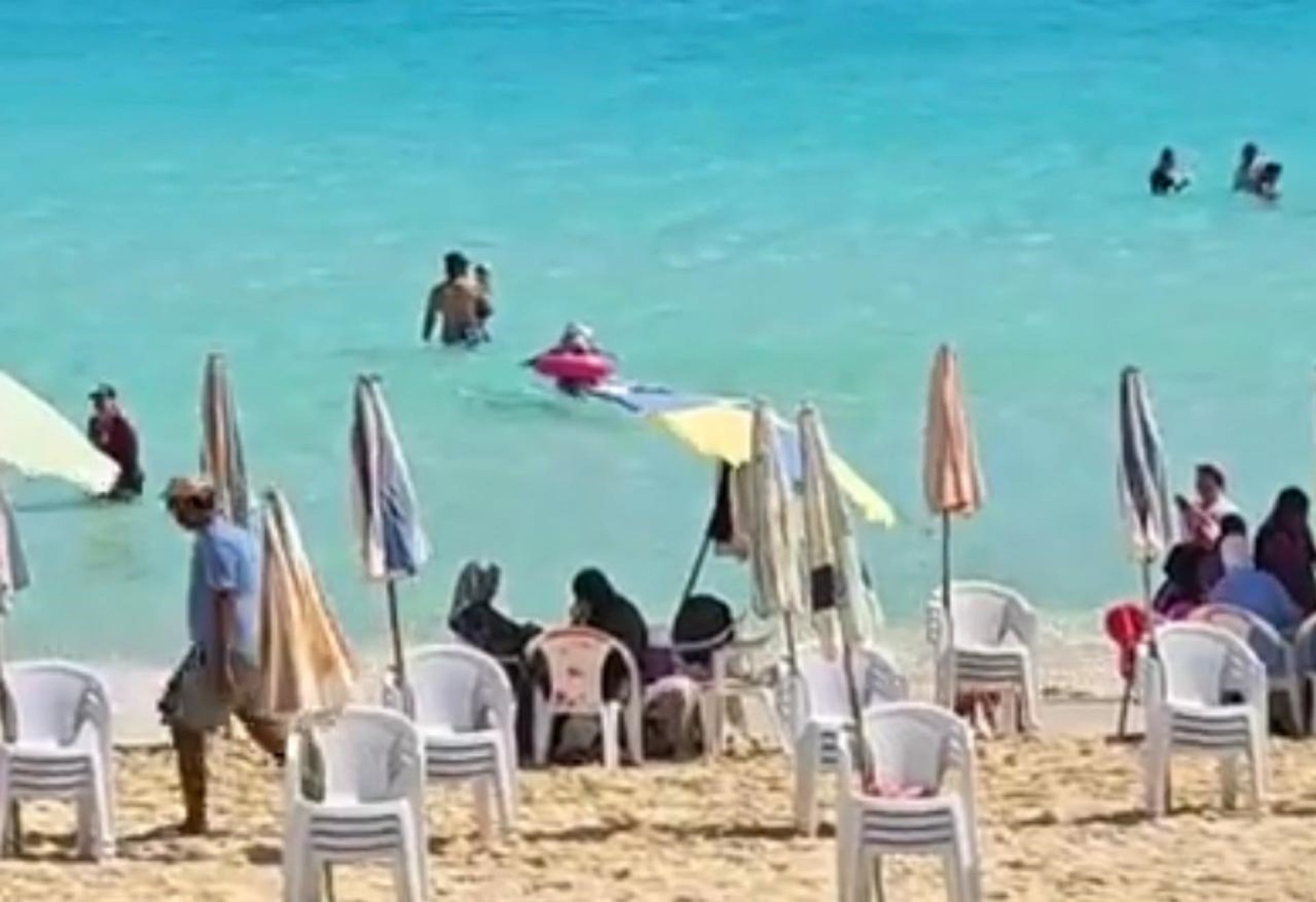 هدوء وخصوصية على شواطئ مطروح_1 هدوء وخصوصية على شواطئ مطروح_1