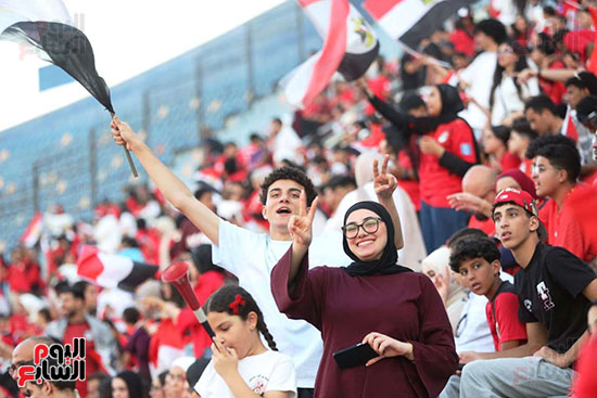 علامة النصر فى المدرجات
