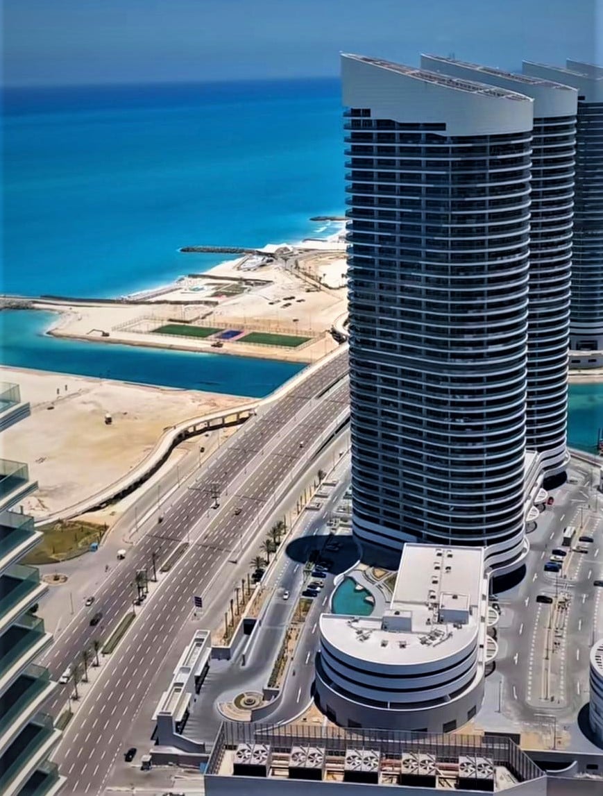 ابراج العلمين الشاطئية اشبه بمنارات على ساحل المتوسط