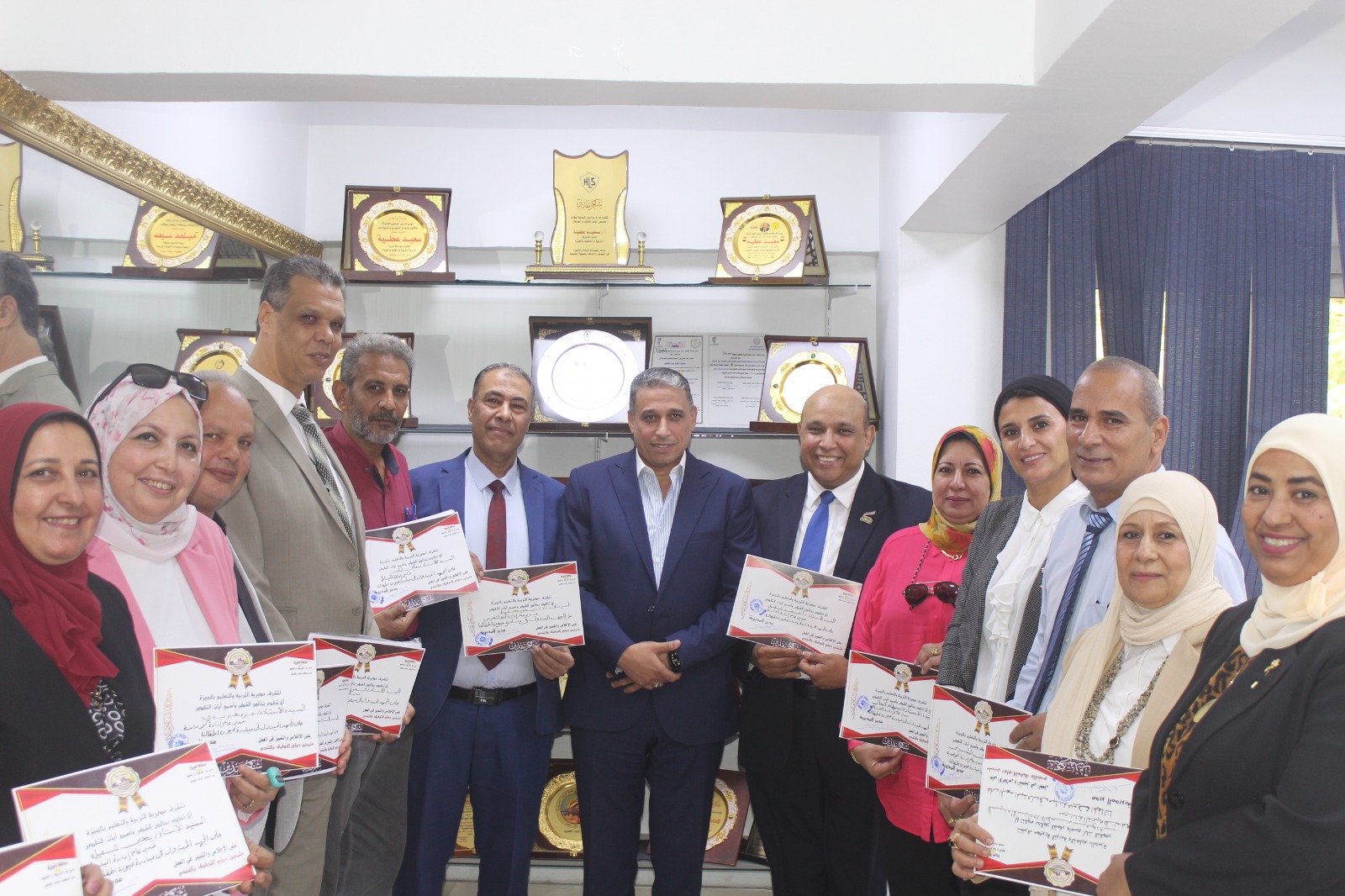 مدير تعليم الجيزة يُكرم المساهمين في إنجاح المبادرة الرئاسية عيون أطفالنا... مستقبلنا (2)