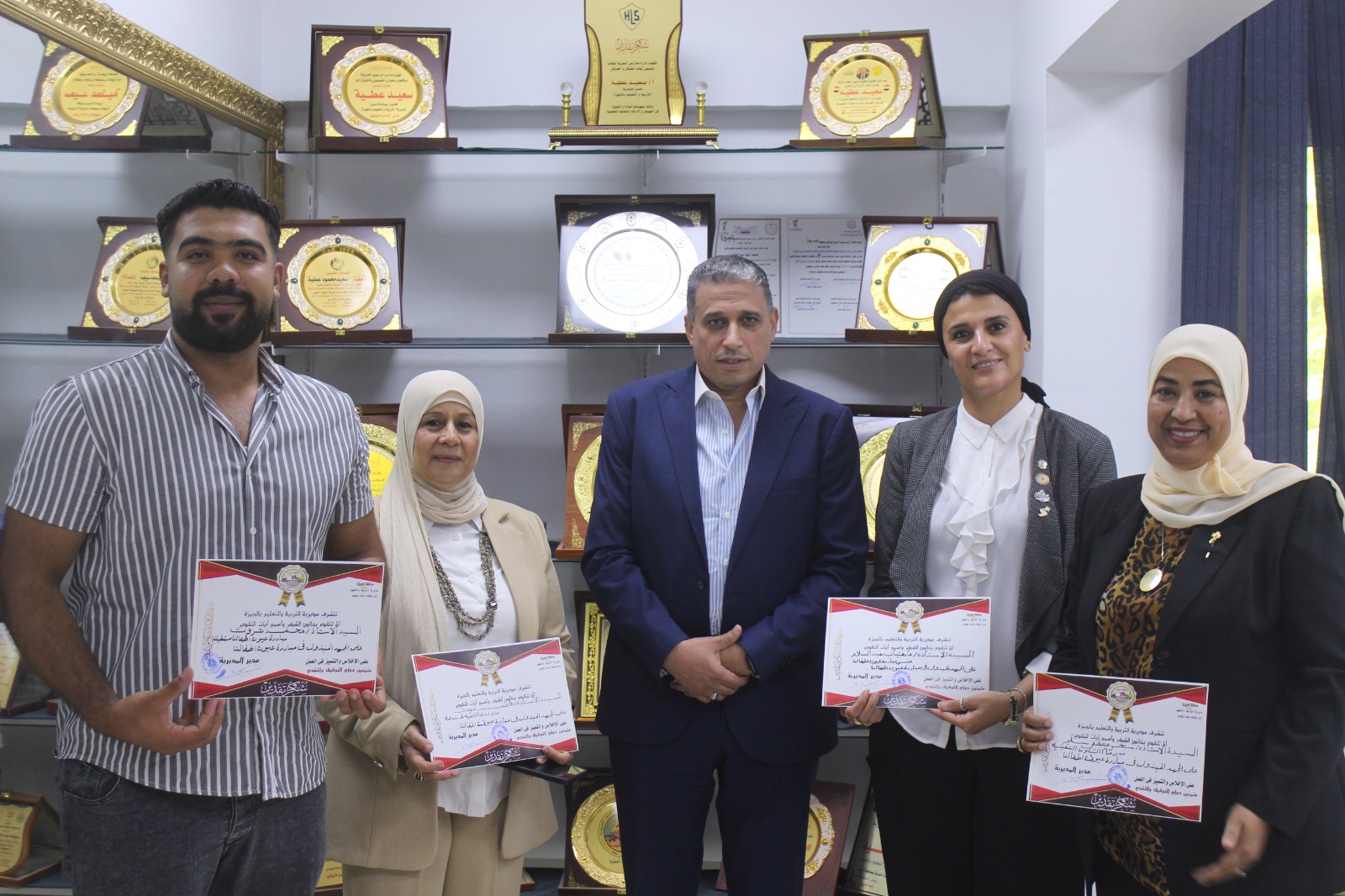 مدير تعليم الجيزة يُكرم المساهمين في إنجاح المبادرة الرئاسية عيون أطفالنا... مستقبلنا (9)