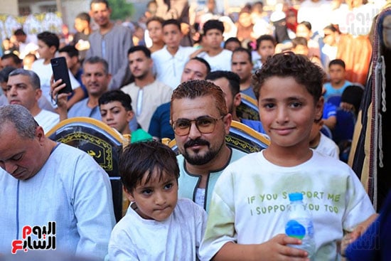 سعادة على وجوه الاهالى