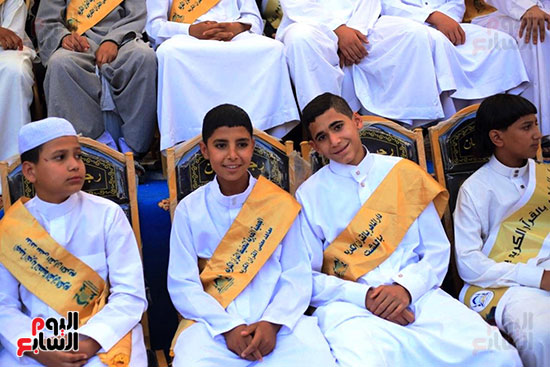 السعادة على وجوه حفظة القران الكريم