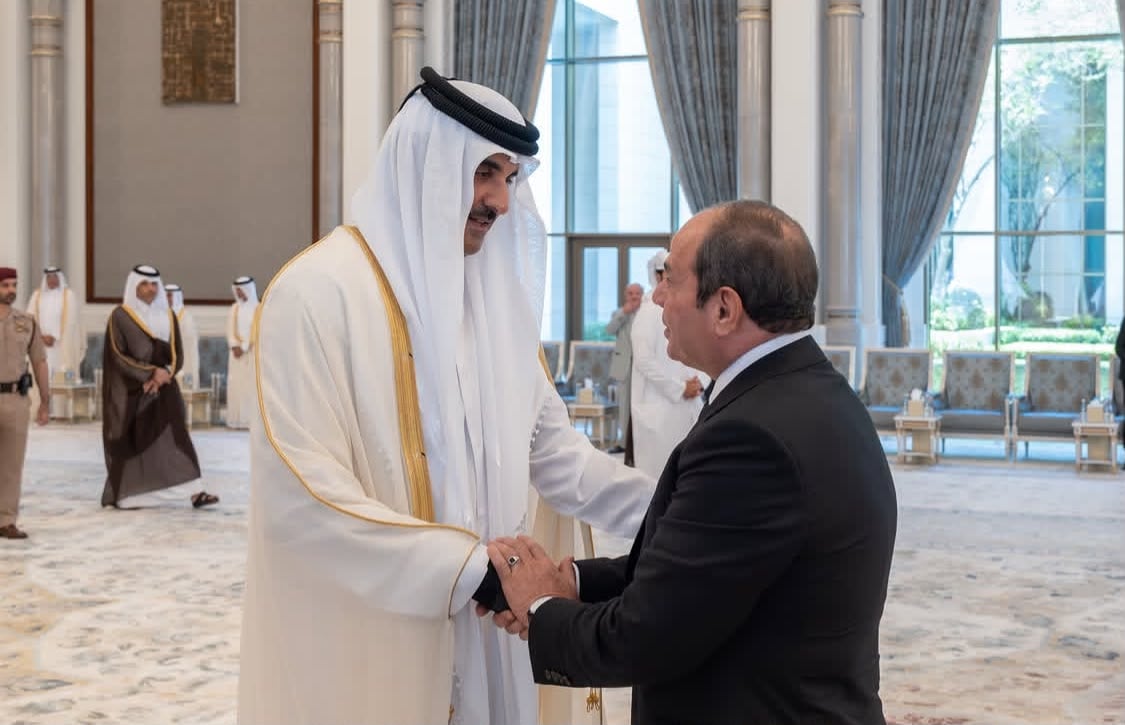 الرئيس السيسي خلال تعزية أمير قطر (1)