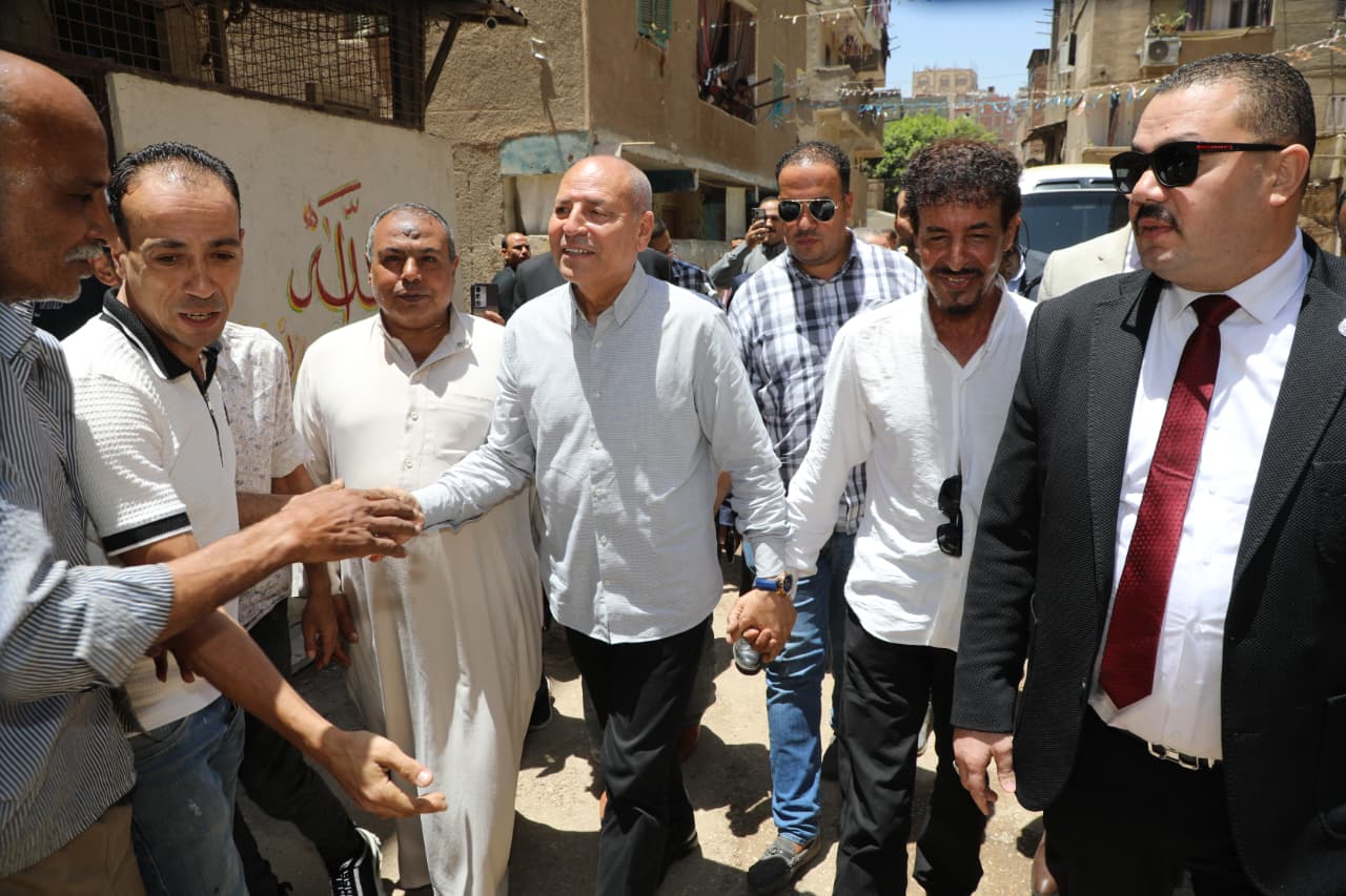 المحافظ والفنان مصطفى البرنس المحافظ والفنان مصطفى البرنس