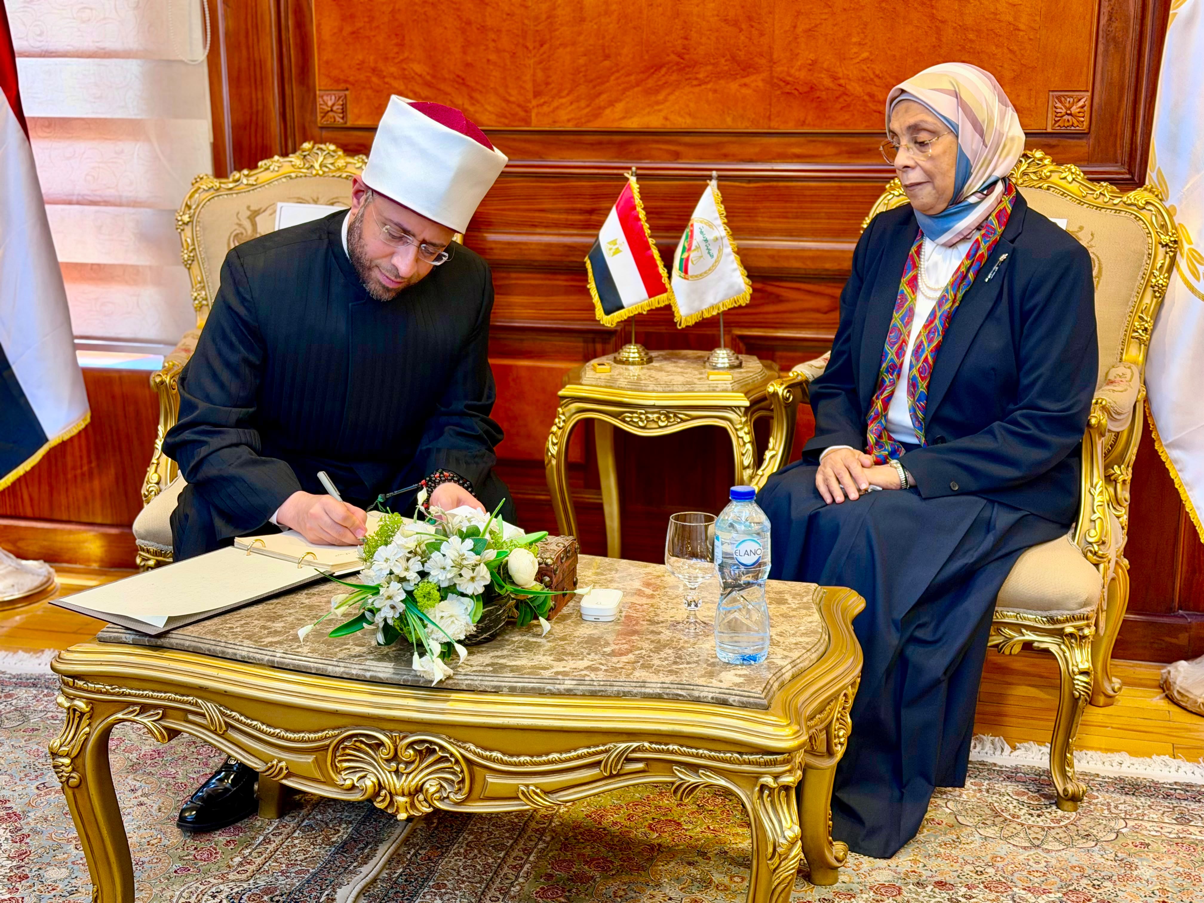 وزير الأوقاف يهنئ رئيسة هيئة النيابة الإدارية (5)