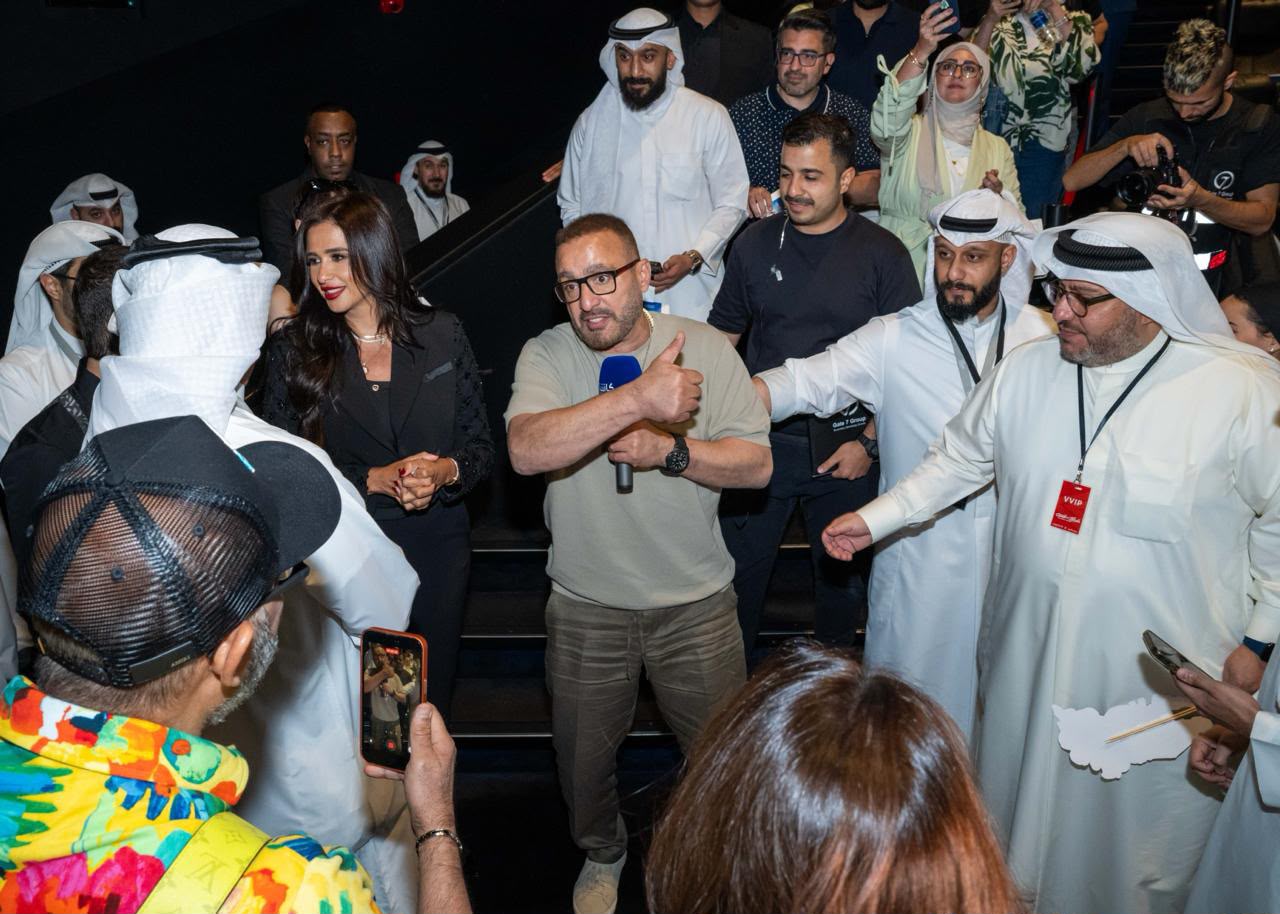 احمد السقا وياسمين عبد العزيز وسط الجمهور
